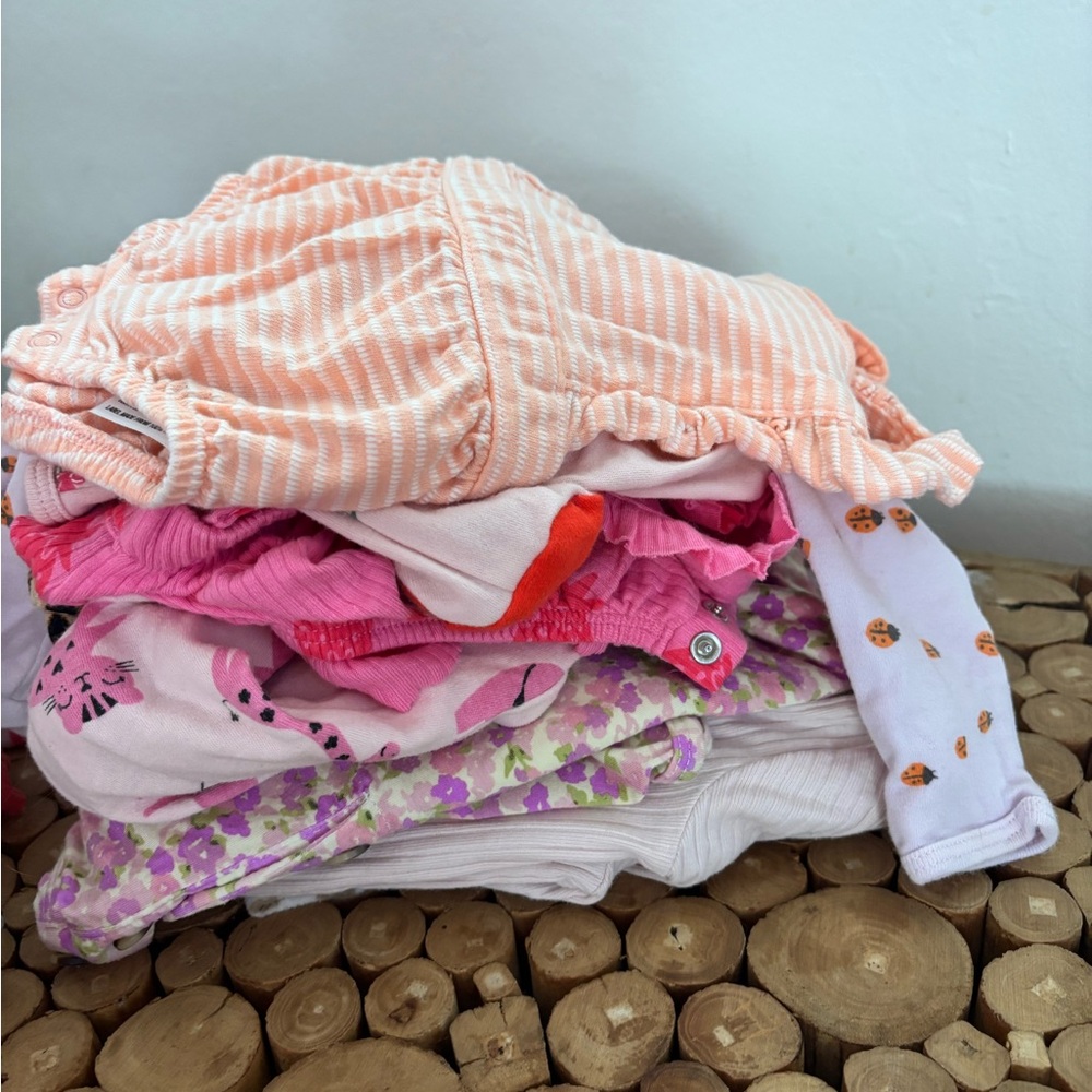 10 piece, 0-3 (including newborn) month baby girl bundle!